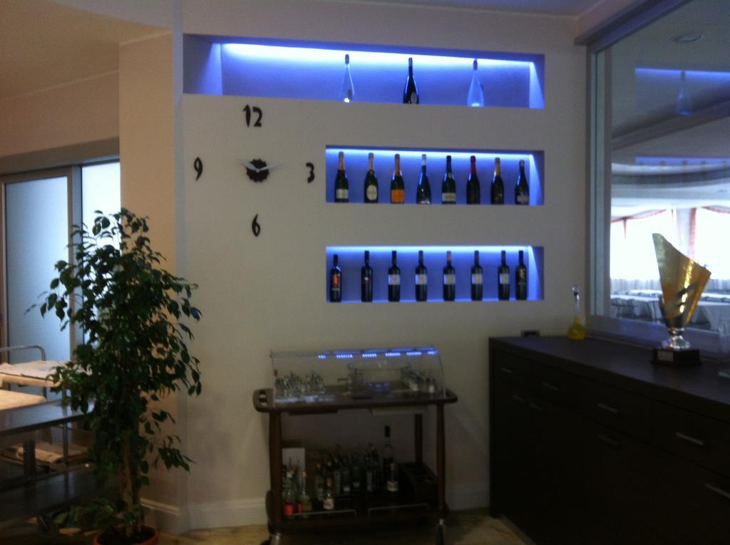 רוצאנו Hotel Ristorante Sbranetta מראה חיצוני תמונה
