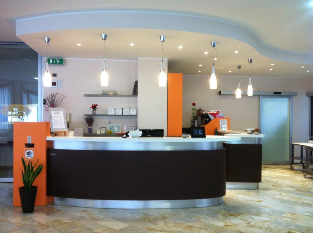 רוצאנו Hotel Ristorante Sbranetta מראה חיצוני תמונה