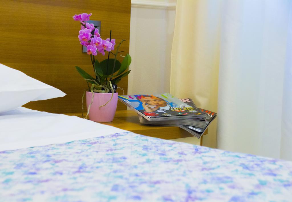 רוצאנו Hotel Ristorante Sbranetta מראה חיצוני תמונה